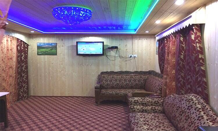 Safina Houseboat, Srinagar 5